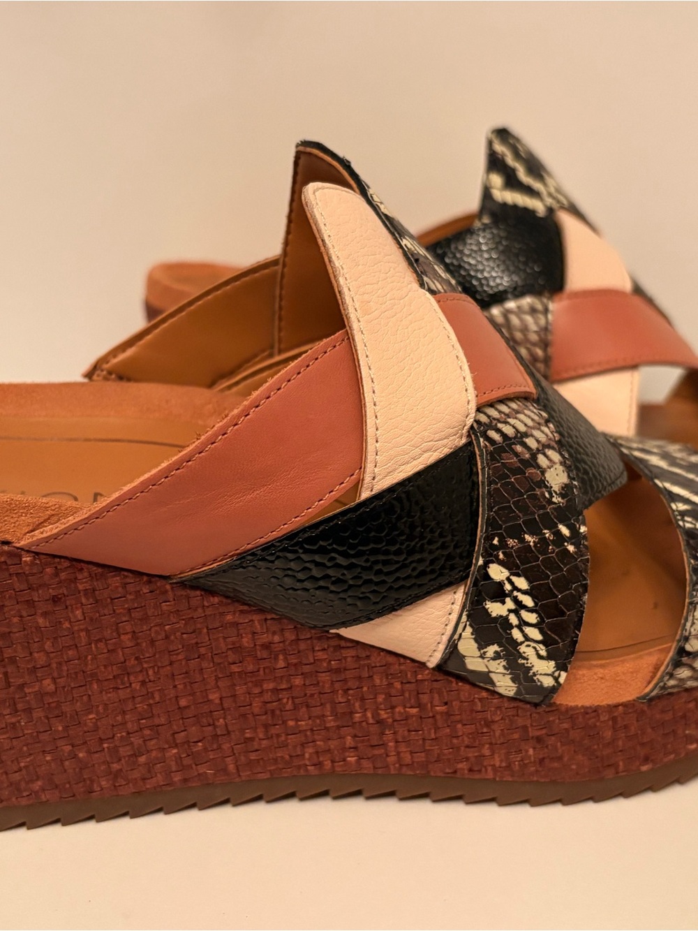 Vionic Multicolor Woven Wedge Sandals — Tan, Black & Cream sz 9